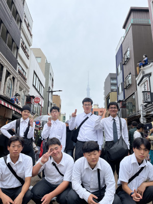 24HRスカイツリー背景集合写真_修正不要