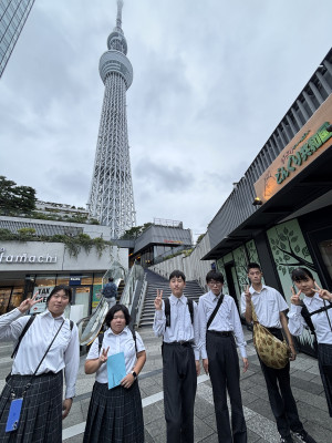 23HRスカイツリー背景集合写真_修正不必要